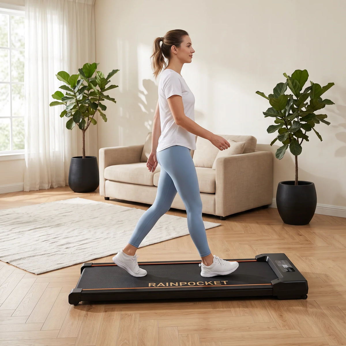 Tapis de marche compact rangé à plat